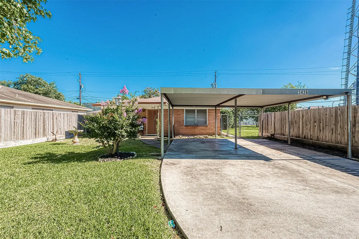 Photo 1 of 42 - 3426 Bradford St - Houston, TX Primary Photo - 3426 Bradford St