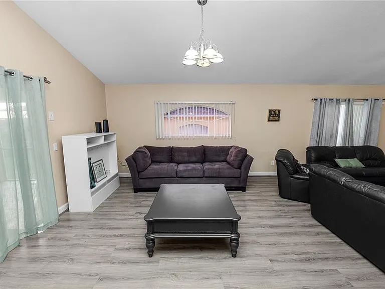 548 Old Bridge Cir — Photo 17