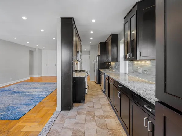 3750 Hudson Manor Terrace image 11 of 27