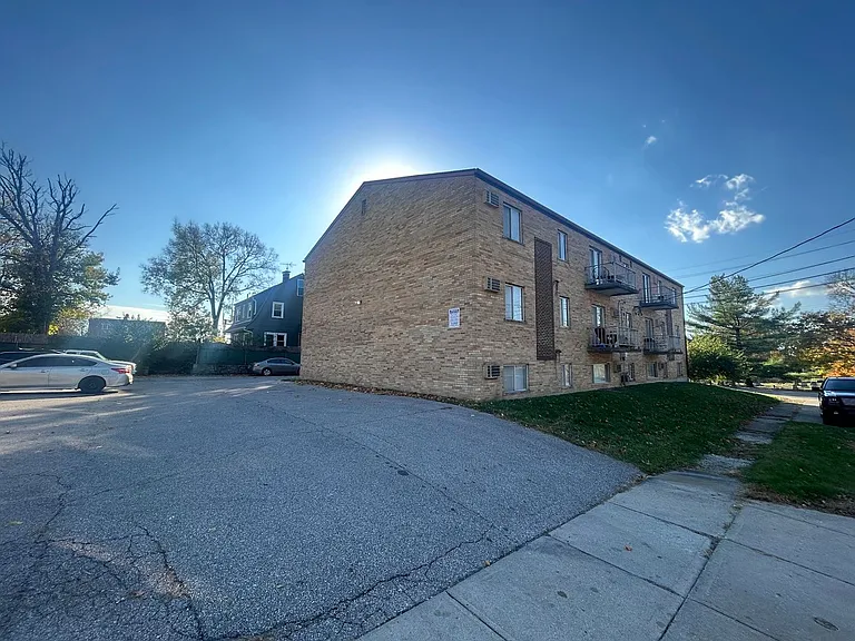 830 Nebraska Ave #3 — Photo 1