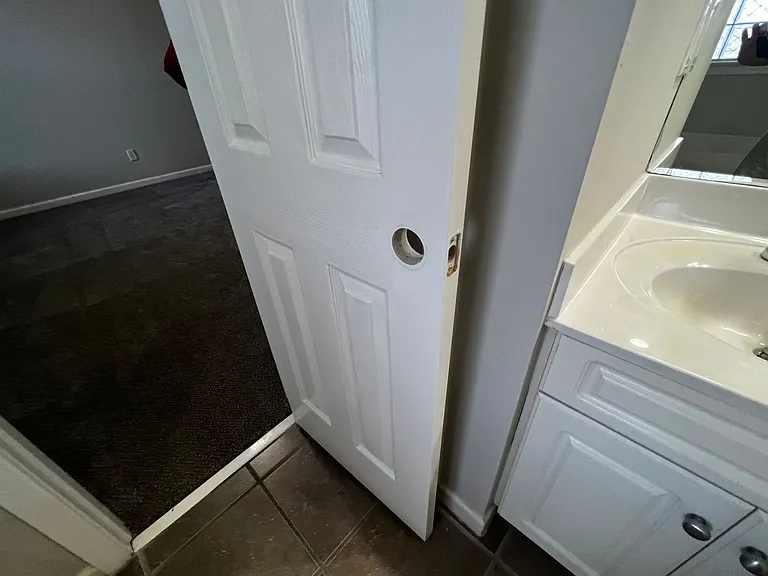 2208 Adkins Cir — Photo 24
