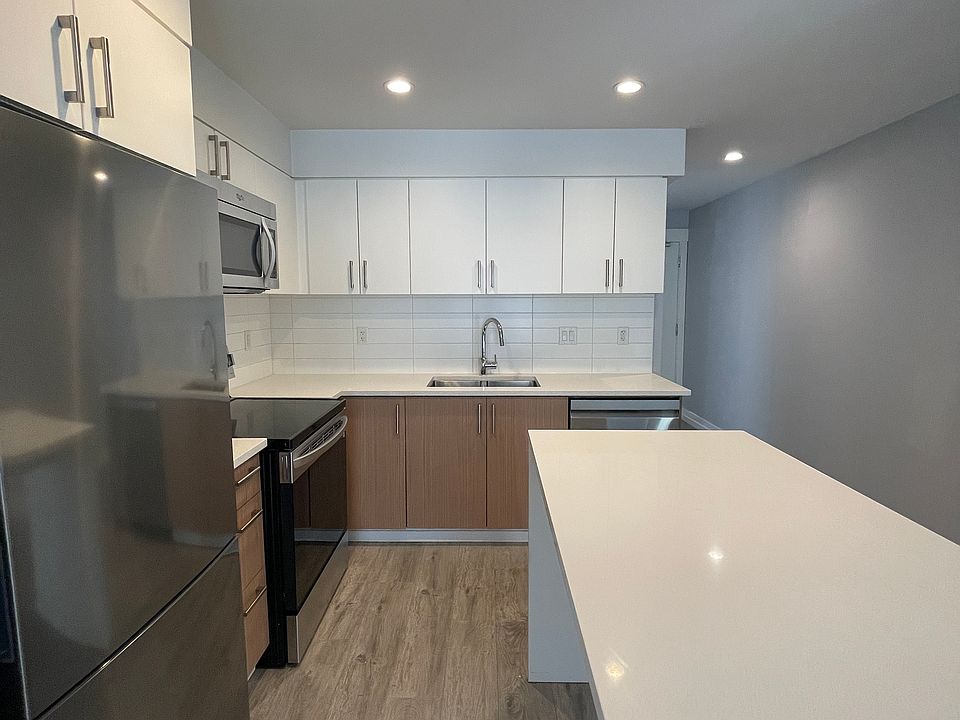 1st image of 55 8th Ave E #212