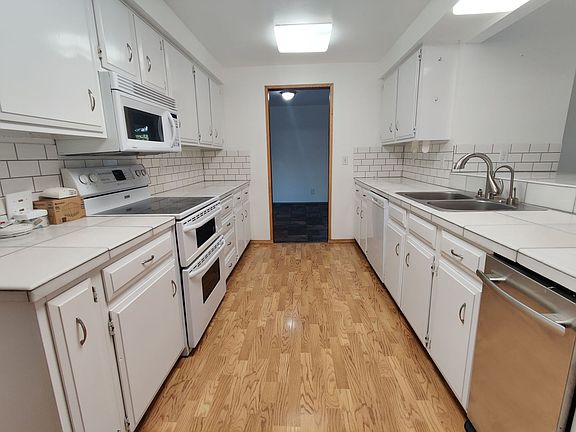 4th image of 345 Snyder St