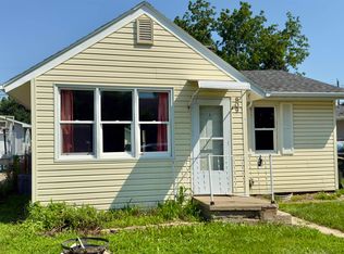 909 Goldie Ave, Sioux City, IA 51109