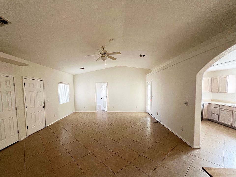 1st image of 2314 E Parkside Dr