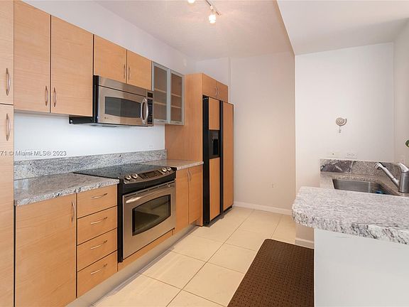 4th image of 18800 NE 29th Ave APT 901