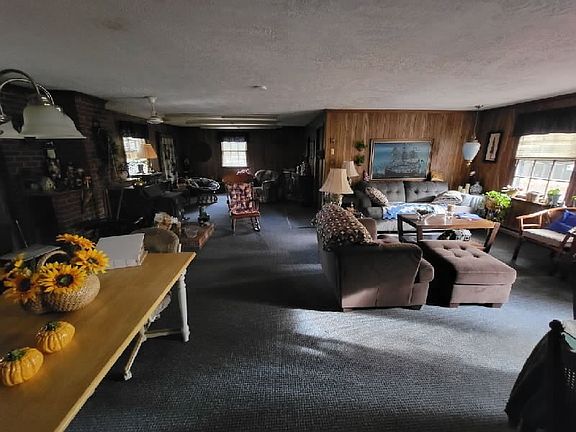 3rd image of 111 Redwood Dr