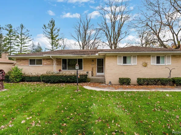 20325 N Greenway St, Southfield, MI 48076