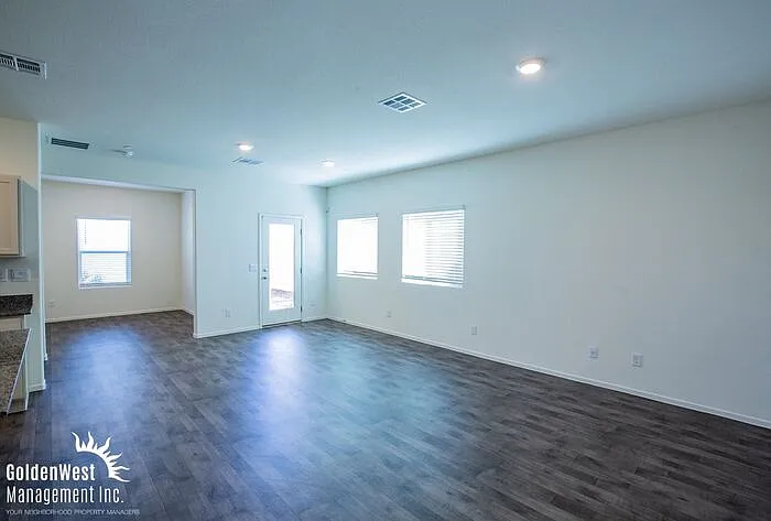 2 bed, 2.0 bath, 1197 sqft, $1,900 — Photo 3