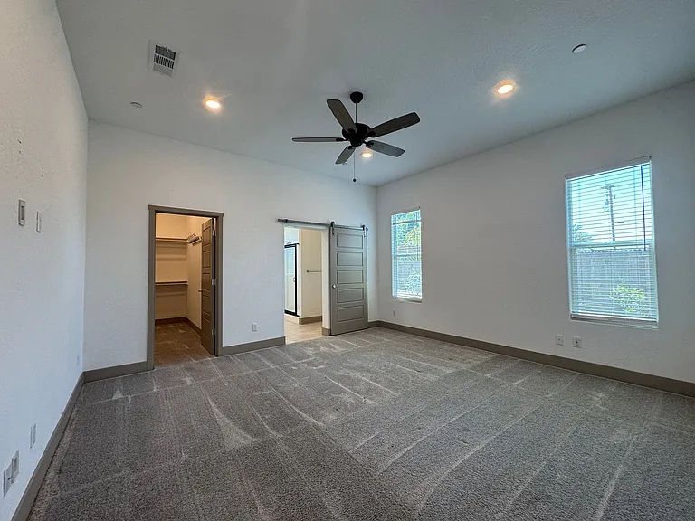 2637 W Andrew Ln — Photo 28