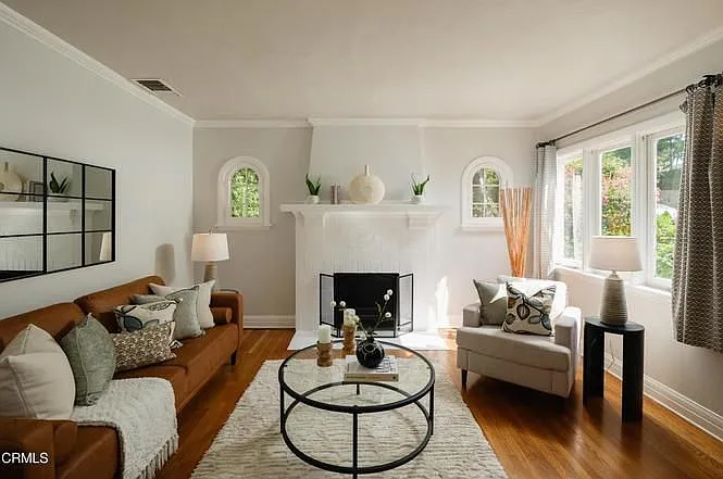 501 Fremont Ln — Photo 3