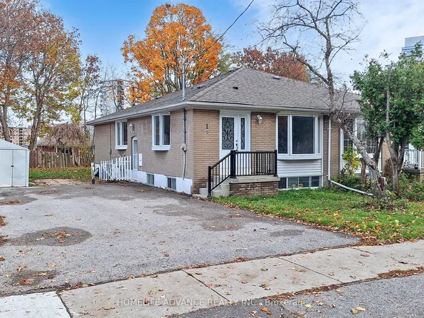 1 Walter Ave, Newmarket, ON L3Y 2T2