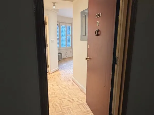 2500 Q St NW, Washington, DC