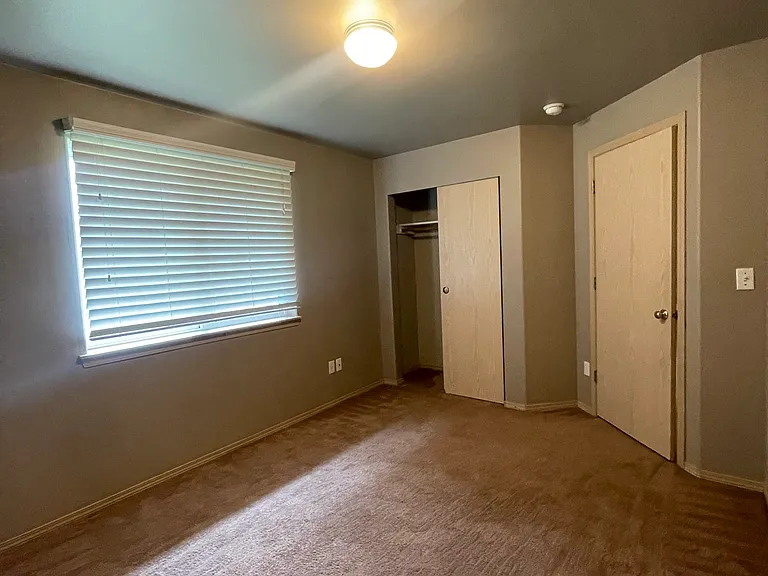 3 bed, 2.0 bath, 1234 sqft, $2,350 — Photo 16