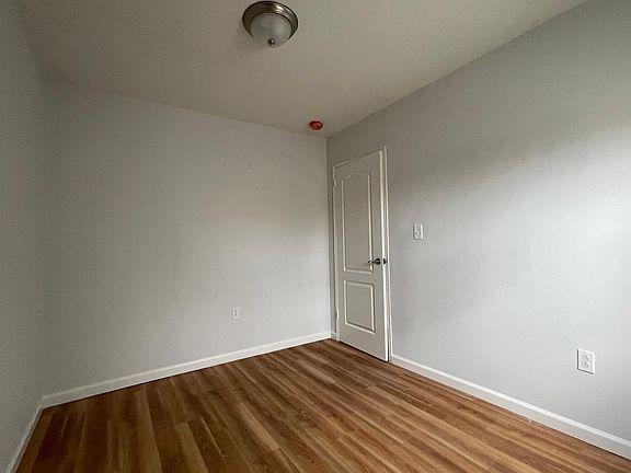 5th image of 326 W Park Ave APT 4A
