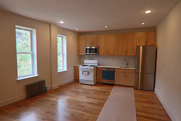 Rented by PMG Real Estate  | media 8