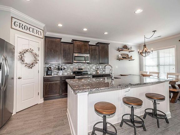 5th image of 4608 Larkhill Ln