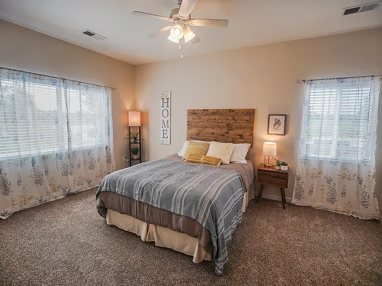 Chisholm Lake Apartments — Photo 20