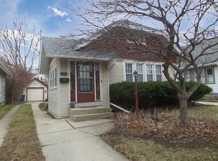 2151 N 66th St, Wauwatosa, WI 53213