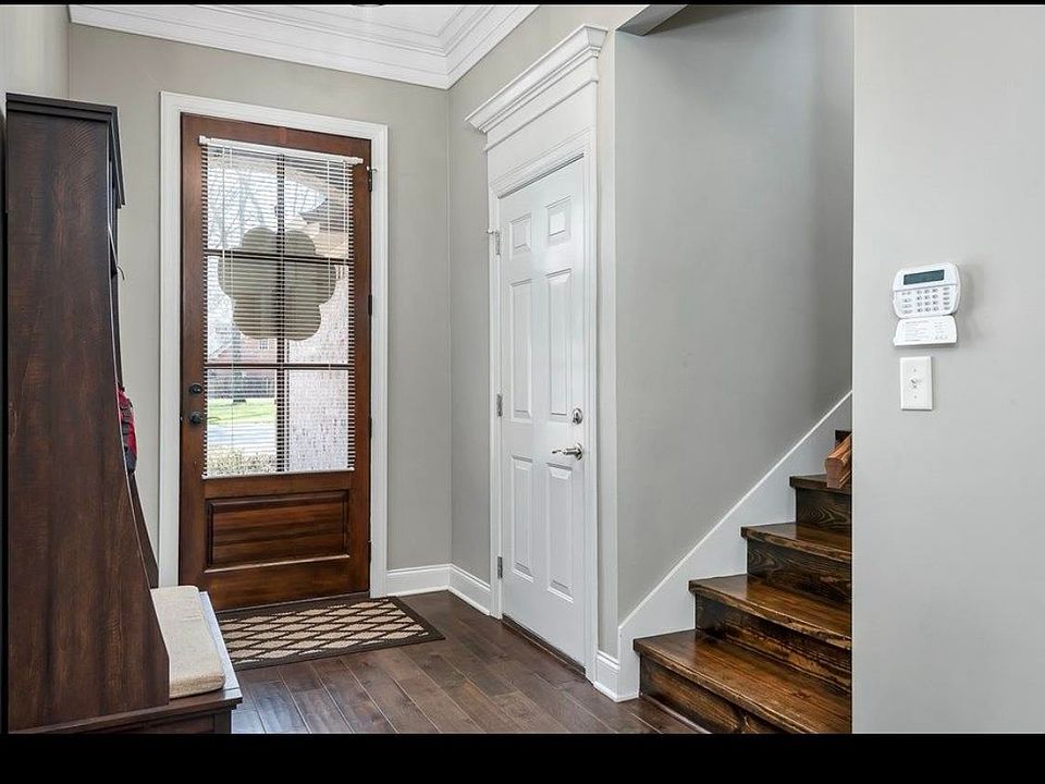 2nd image of 1707 Woodside Dr
