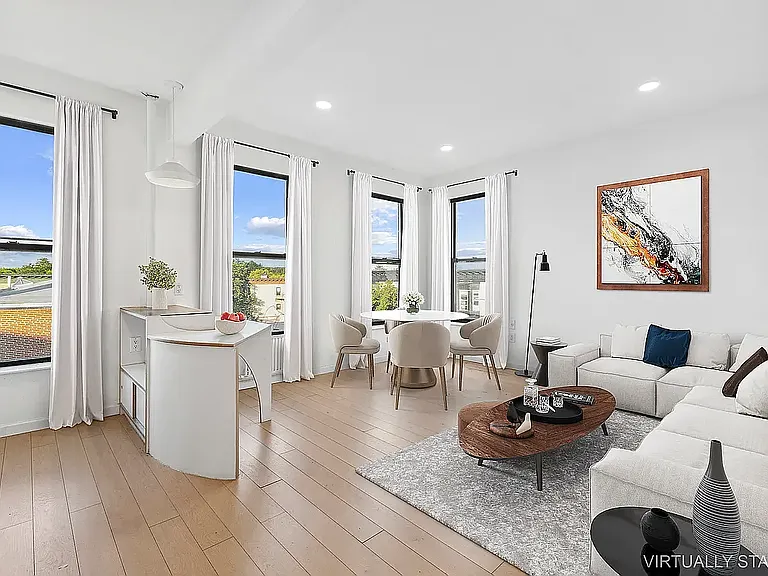 559 17th St #3R — Photo 1