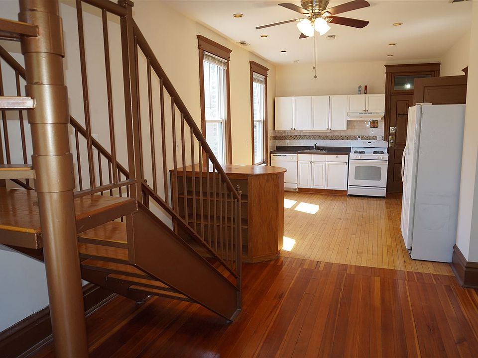 Living Room/Kitchen