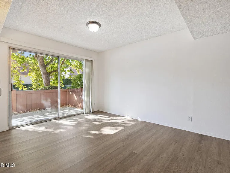 27401 Country Glen Rd — Photo 10