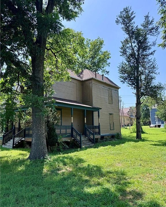 2nd image of 409 N 8th St
