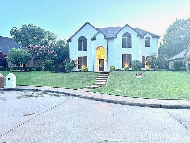 Curb view, in small cutdesac