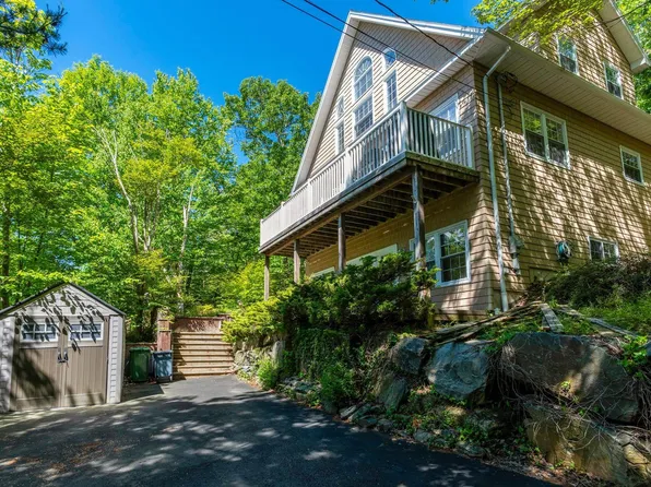 69 Meadowbrook Dr, Bedford, NS B4A 1R2