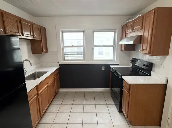 237 Billings Rd #2, Quincy, MA 02170