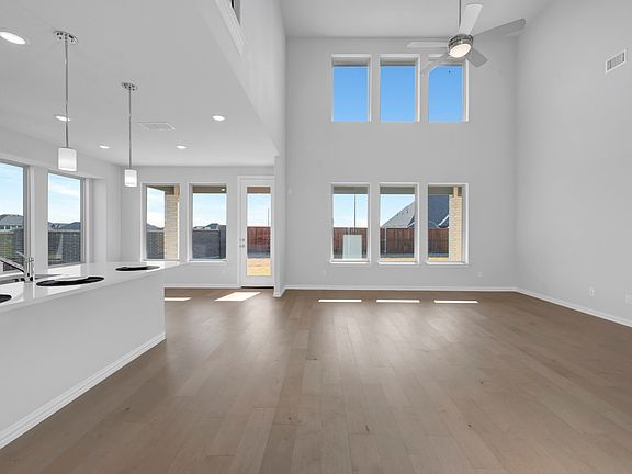 2nd image of 1213 Sweet Pea Rd