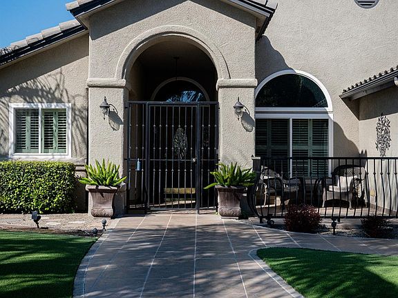 5th image of 3 West Loop