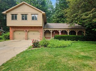 4410 Laurel Dr, Saint Joseph, MI 49085