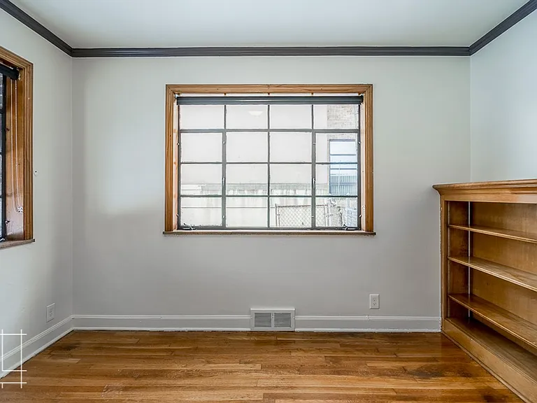 1374 E. Broad St. — Photo 8