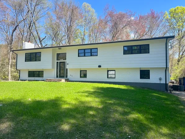 38 Aqueduct Rd, Wayland, MA 01778