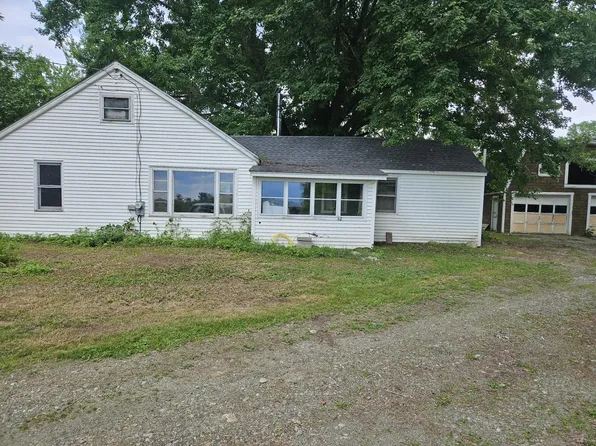62 Mullen Road, Newport, ME 04953