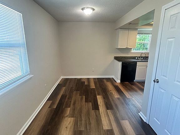 5th image of 3914 E 11th St APT 604
