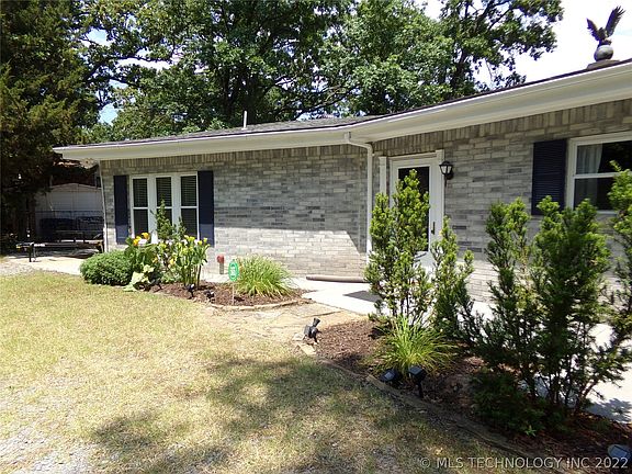 2nd image of 784 N 4395th St
