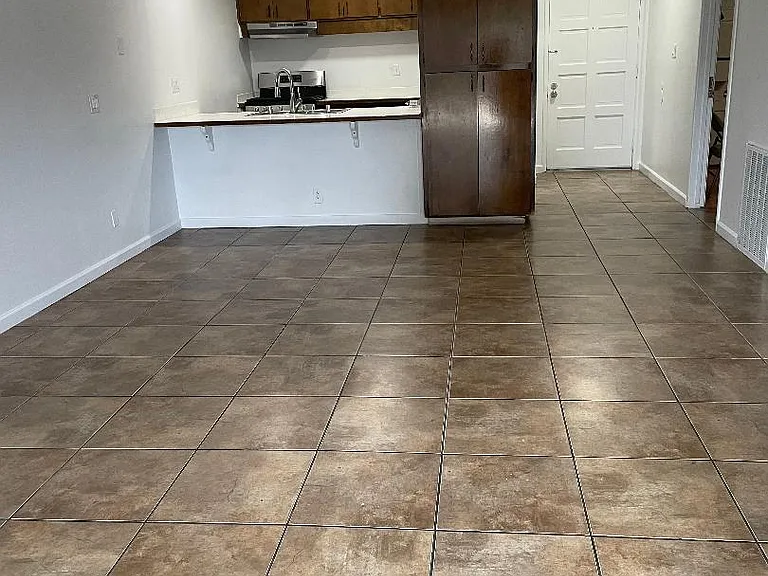 Whitney Manor — Photo 4