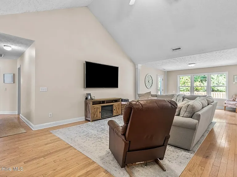 513 Catamaran Dr — Photo 13