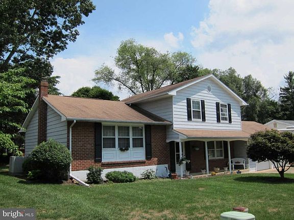 3rd image of 3204 Powhatan Dr