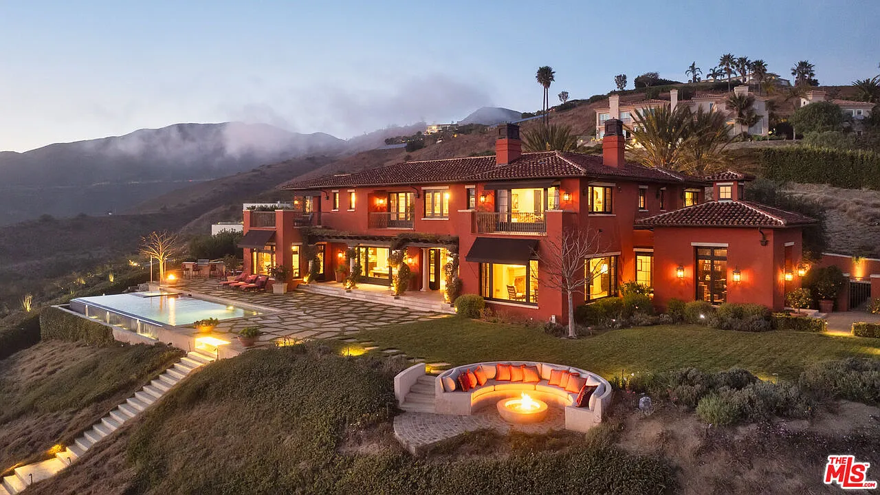 7 bed, 9.0 bath, 10500 sqft, $50,000 — Photo 2