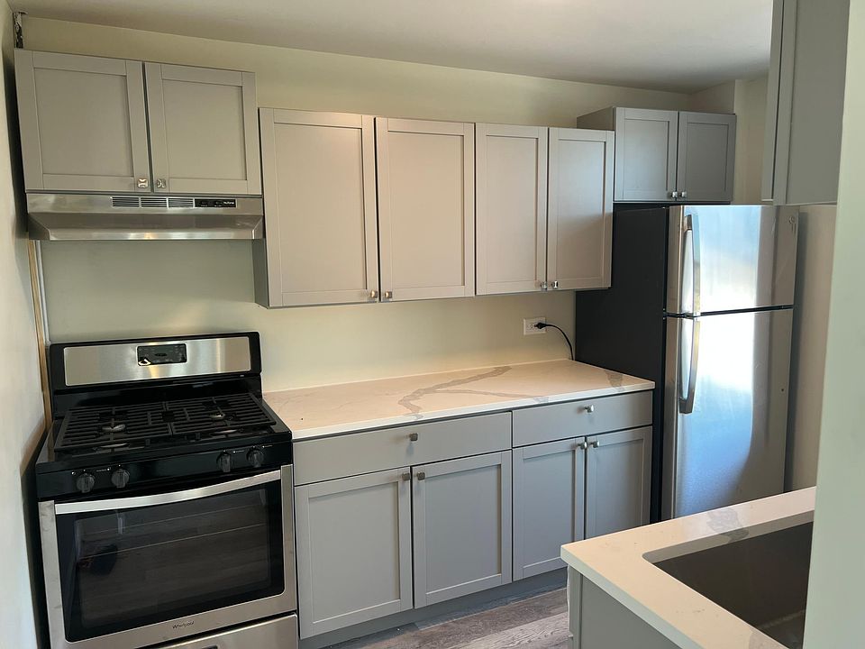 1st image of 805 Garfield St Floor 2