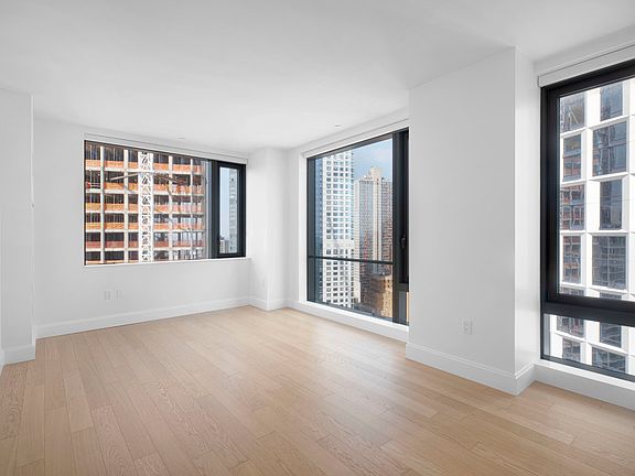 3rd image of 10 City Pt APT 38P