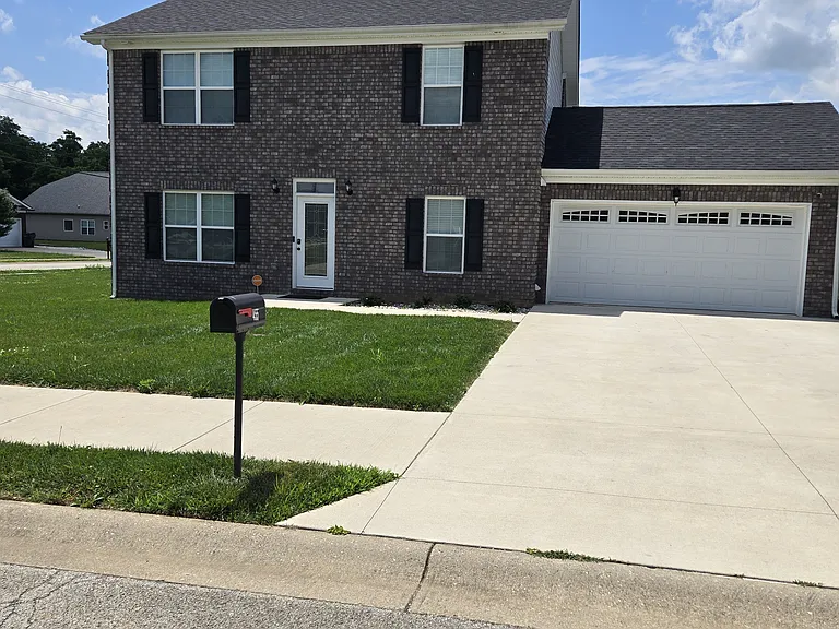 455 Cabernet Dr — Photo 2