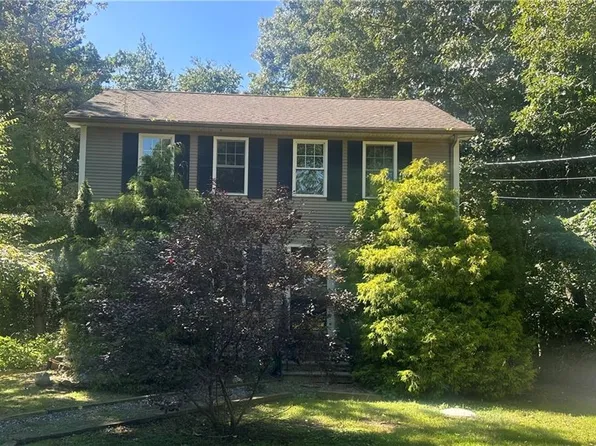 15 Stag Head Dr, Pascoag, RI 02859