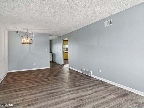 3rd image of 1412 Carol Ct APT 2A