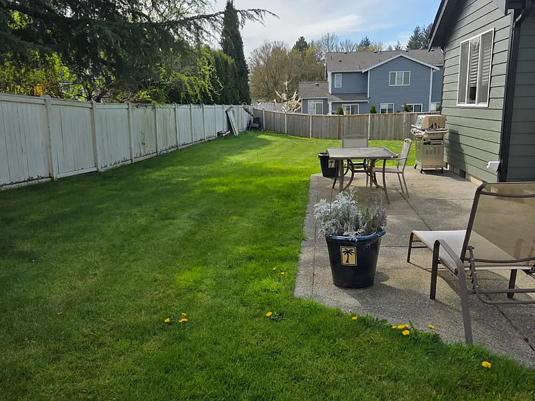 1910 Hawk Ct — Photo 2