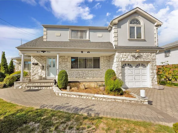37 Lexington Avenue, Westbury, NY 11590